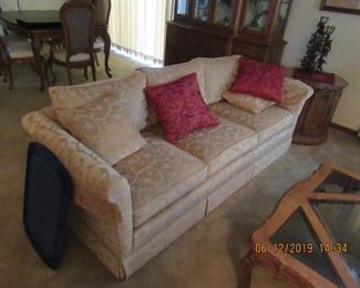 STUNNING SOFA