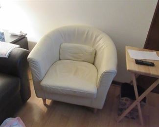VINTAGE CHAIR