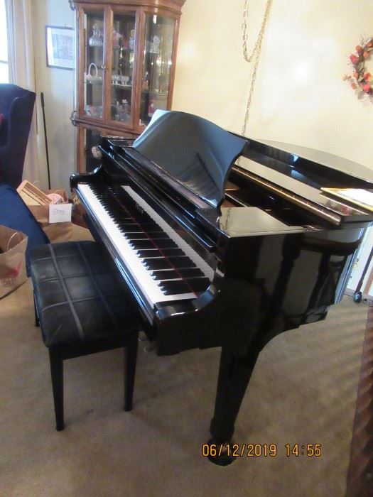 SOJIN GRAND PIANO, BUILT IN 9.29.87 ORIGINAL OWNERS, SERIAL NUMBER G016981 AVAILABLE PRE SALE ASKING $2,500.00  CONTACT JEANETTE AT 224.578.1846