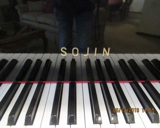 SOJIN GRAND PIANO, BUILT IN 9.29.87 ORIGINAL OWNERS, SERIAL NUMBER G016981 AVAILABLE PRE SALE ASKING $2,500.00  CONTACT JEANETTE AT 224.578.1846