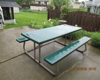 VINTAGE PICNIC TABLE