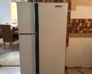 side by side fridge $200 OBO will sell prior to the sale MUST GO call 630-290-3825 Sonny