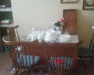 table with the 4 chairs