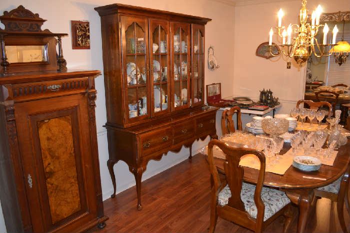 Nice Cherry Dining Room Set