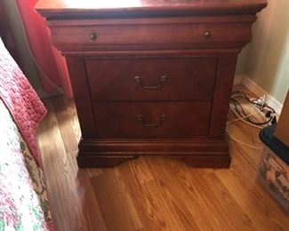 KING SET NIGHT STAND