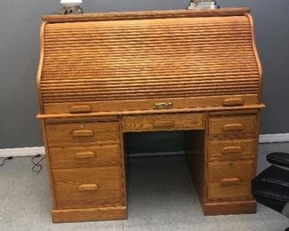 Very nice ROLL TOP DESK WITH GONE WITH THE WIND MILK GLASS LAMP