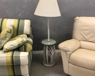 TABLE / LAMP