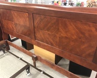 CLOSE UP OF HEAD BOARD
