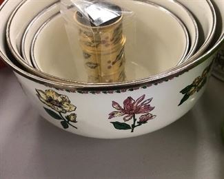 NICE NESTING BOWLS
