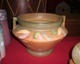 Roseville Futura jardinere