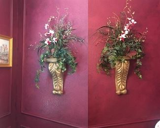 Set of two wall sconces with flower arrangements