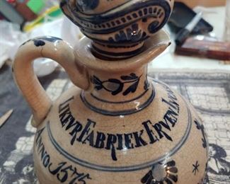 Delft liquor bottle 1907