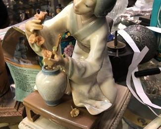 Beautiful Lladro Oriental figurine