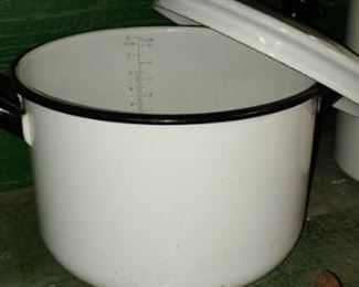 Nice vintage enamel pots with measurements inside