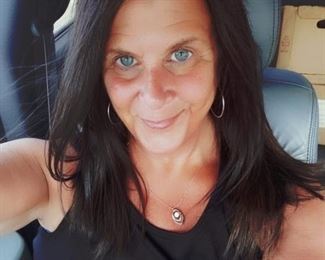 Kelly Mixon owner of Kelly's Estate and Auction Company