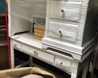 living spaces kids desk with hutch ( not pictured)