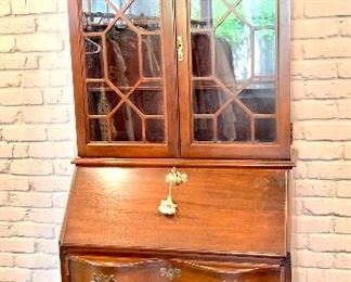 Small Quality mahogany Governor Winthrop style secretary Antique
