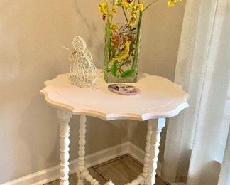 Shabby chic Antique round table