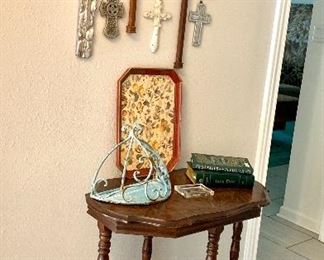 Cross collection
Cute antique table