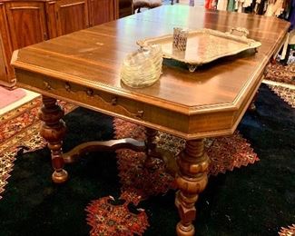 Antique dining table
 Would be great also painted 
Exceptional wool large rug Perfect condition