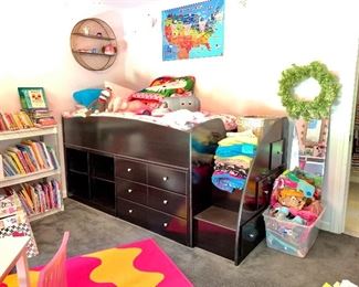 Like a new exceptional condition Childs twin bed with Storage
Really good quality