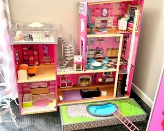 Modern doll house
Wow!
Perfect condition