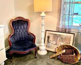 Antique tufted navy velvet chair in perfect condition