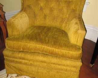 UPHOLSTERED CHAIR