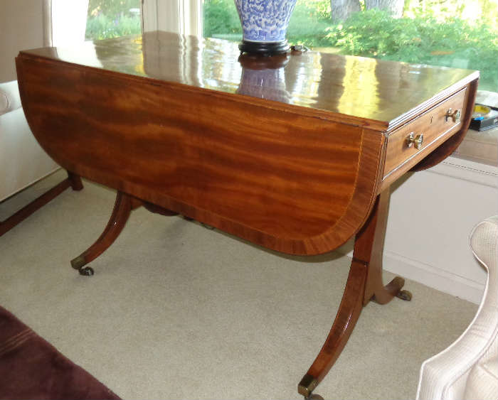 Georgian mahogany / rosewood supper table