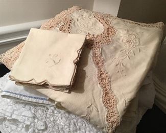 6 Matching Napkins
