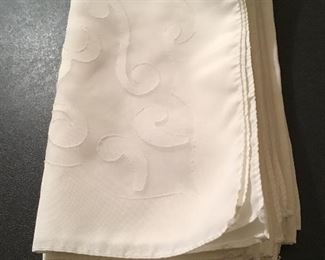8 Napkins