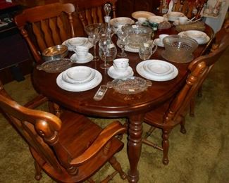 Dining Room Table with 6 chairs