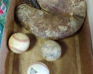 Old Catchers Mitt