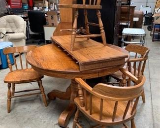 Dining Table and Chairs       https://ctbids.com/#!/description/share/178026