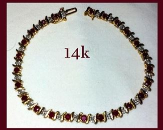 Exceptional 14K Gold Tennis Bracelet 