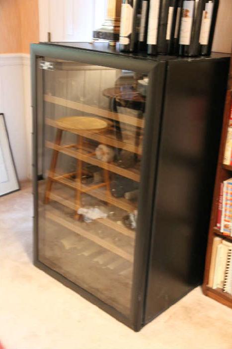 High-end Transtherm wine keeper w/glass door