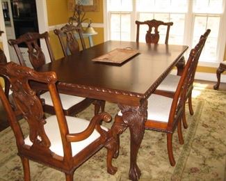 Broyhill Dining table with 8 chairs and 2 leaves