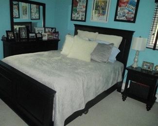 Queen Bedroom Suites

