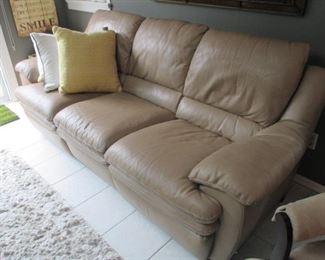 Cream Colored Leather Living Room Suite