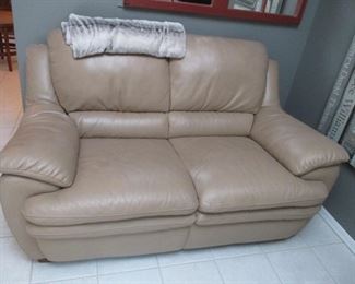 Cream Colored Leather Living Room Suite
