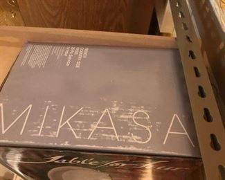 Mikasa French Country Side 20-pc. Service for Four (two boxes).