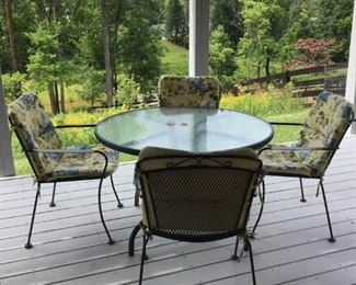           Round Plastic Topped Table with Four Patio/Deck Chairs                             https://ctbids.com/#!/description/share/178859