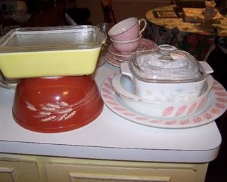 Vintage Pyrex - Refrigerator Dish with lid, Autumn Harvest Wheat Pattern Mixing Bowl 