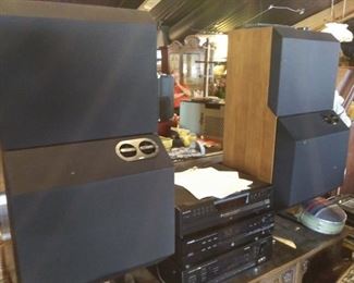 beautiful set of stereo speakers very rare