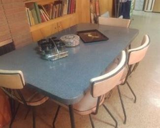 Vintage 1950s kitchen table and 4 pink and black chairs