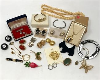 Vintage Costume Jewelry https://ctbids.com/#!/description/share/178820