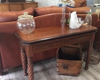 Antique barley twist table with flip top. This has an undermount piece not in the photo in perfect condition. $475