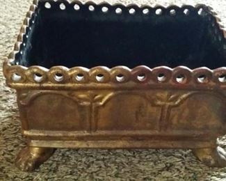 tbs Italian footed planter
