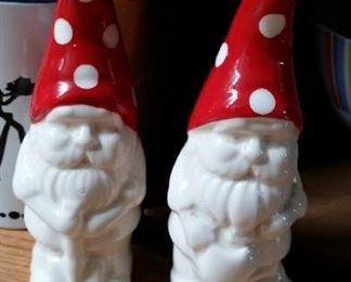 tbs gnome salt n pepper set