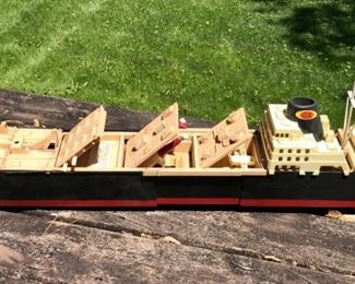 Vintage Texaco Phantom Raider Ship Toy https://ctbids.com/#!/description/share/178965
